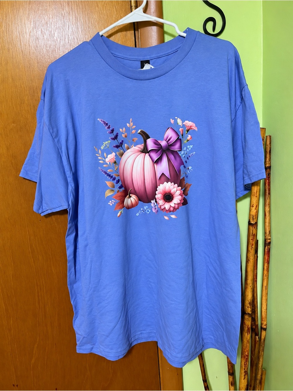 Source Unknown Periwinkle Graphic Tee with Pink Pumpkin